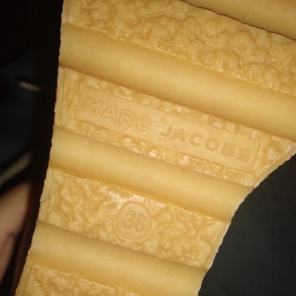 Marc Jacobs cream suede wedge boots. Size 36 - Picture 11 of 12